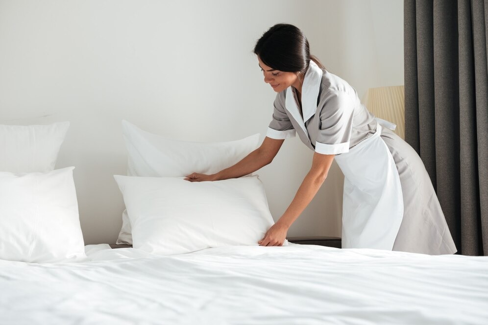 housekeeping managing bed 